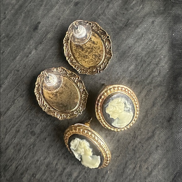 Elegant Gold and Cameo Earrings Set - Picture 3 of 13